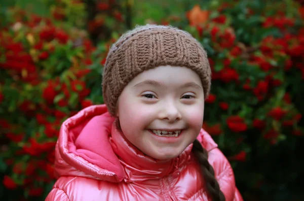Portrait of beautiful young happy girl — Stock Photo, Image