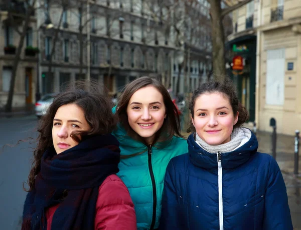 Retrato de hermosas chicas felices jóvenes — Foto de Stock