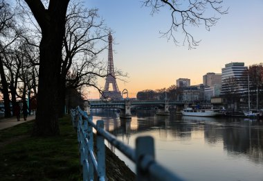 Eyfel Kulesi, Paris, Fransa, sabah görüntülemek