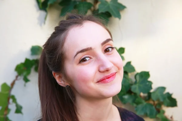 Close-up portrait of beautiful girl — Stock Photo, Image