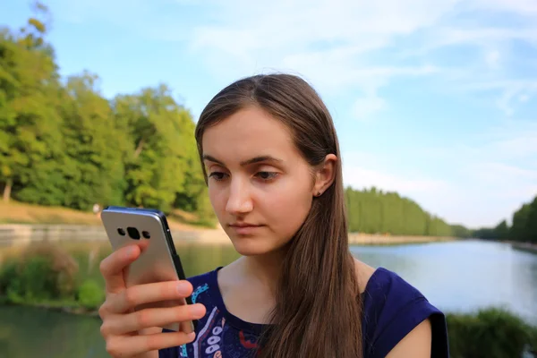 Szczęśliwy uczeń piękna dziewczyna — Zdjęcie stockowe