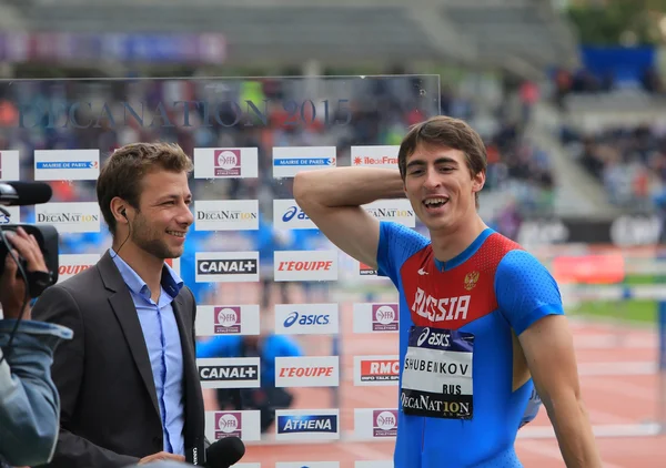 Sergey shubenkov gewinnt 110 m Hürden bei internationalen Freiluftspielen — Stockfoto