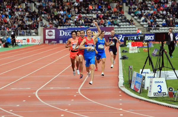 Konstantin Tolokonnikov the winner of 800 m. race on DecaNation International Outdoor Games — ストック写真
