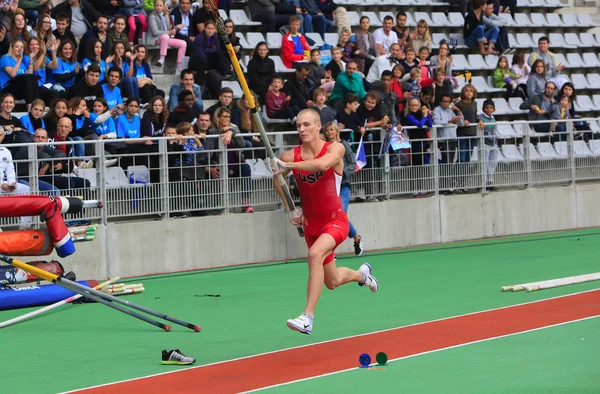 Sam Kendricks ganha salto em vara na DecaNation International Outdoor Games em 13 de setembro de 2015 em Paris, França — Fotografia de Stock