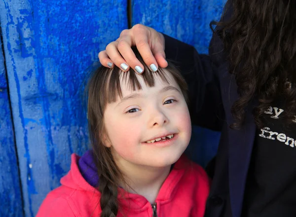 Young girl smiling — Stock Photo, Image