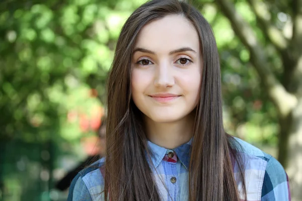 Portrait of beautiful girl — Stock Photo, Image