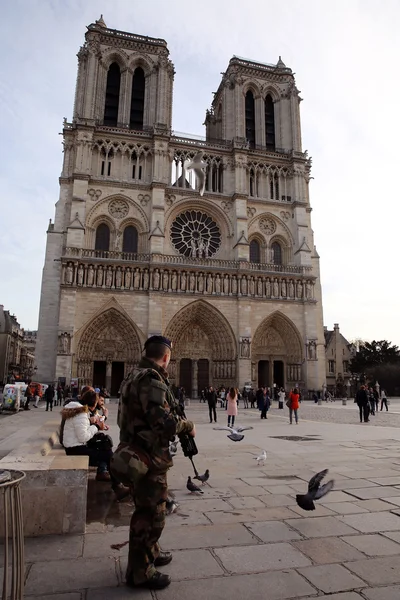 Medidas de segurança contra o terrorismo, Paris, França — Fotografia de Stock