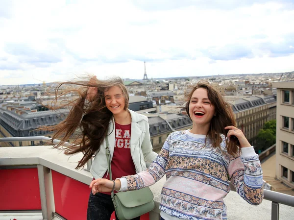 Happy beautiful girls in Paris — Stock Photo, Image