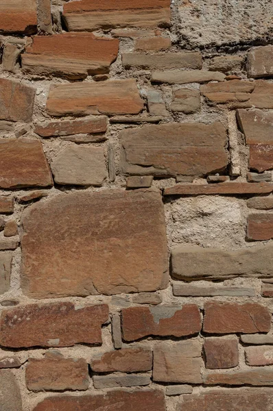 석조 벽, 자연석에서 나오는 거치른 석조 물의 배경, 중세의 성이나 요새의 성벽 — 스톡 사진