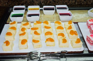 Tepsi tatlı büfesi