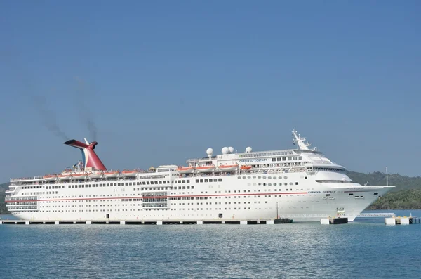 Carnaval ecstasy Cruise schip in de haven — Stockfoto
