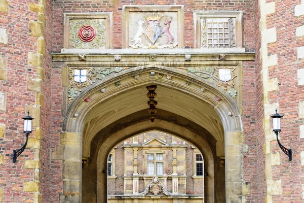 Archway através de Cambridge College — Fotografia de Stock