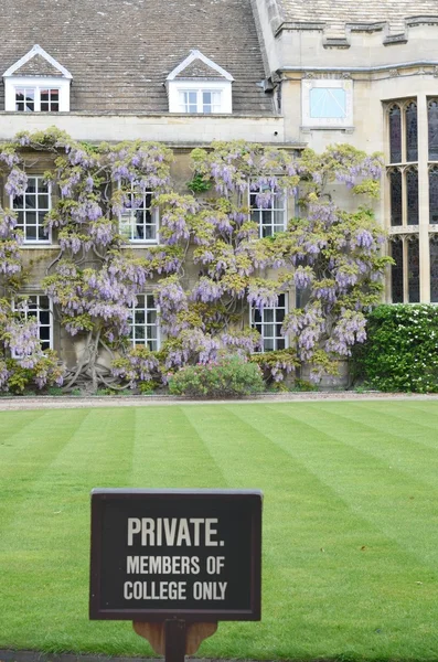 Privé teken van historisch College — Stockfoto