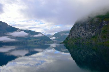 Norveç fiyortları Flam bir yaklaşım