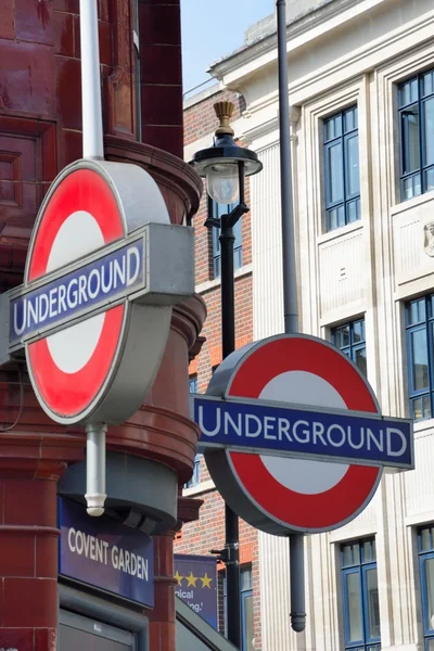 Firma del metro de Londres en Covent Garden —  Fotos de Stock
