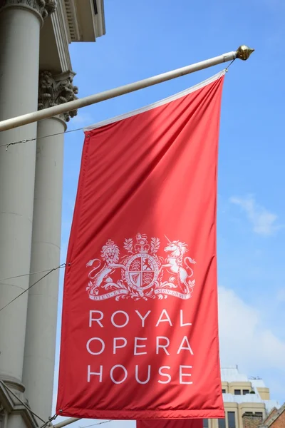 王立オペラ劇場の赤い旗 — ストック写真