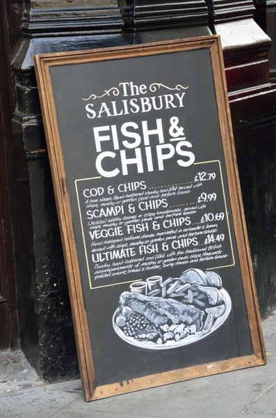 Pub Blackboard sinal publicidade tradicional Inglês Refeição de peixe e batatas fritas — Fotografia de Stock