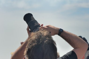 Kamera Clacton ücretsiz airshow 2016 gökyüzüne işaret eden adam