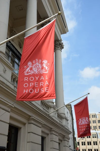 Banderas rojas de la Royal Opera House — Foto de Stock