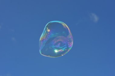 gökyüzünde tek kabarcık