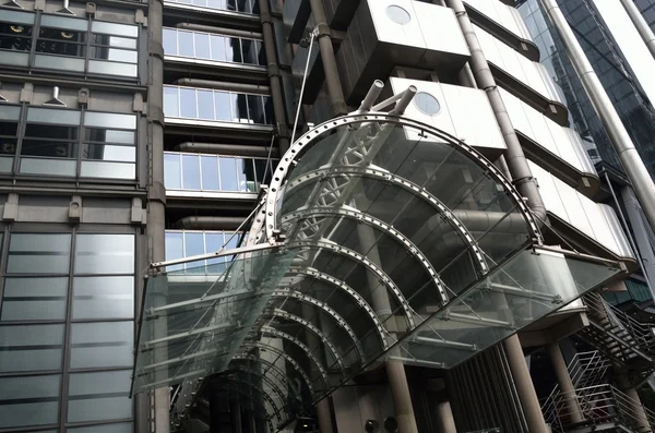 劳埃德银行的伦敦入口 — 图库照片