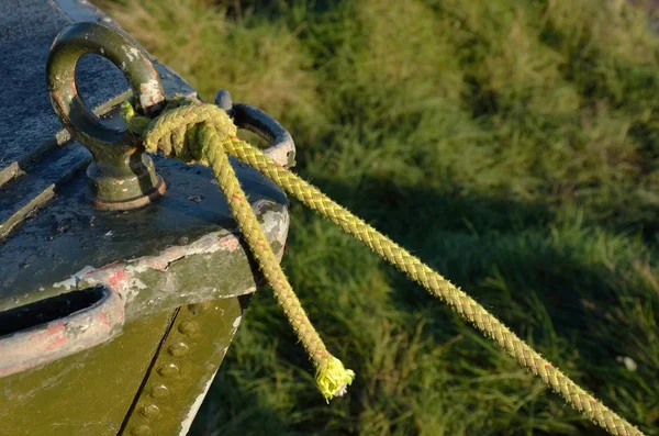 Nahaufnahme des grünen Bootsbugs — Stockfoto