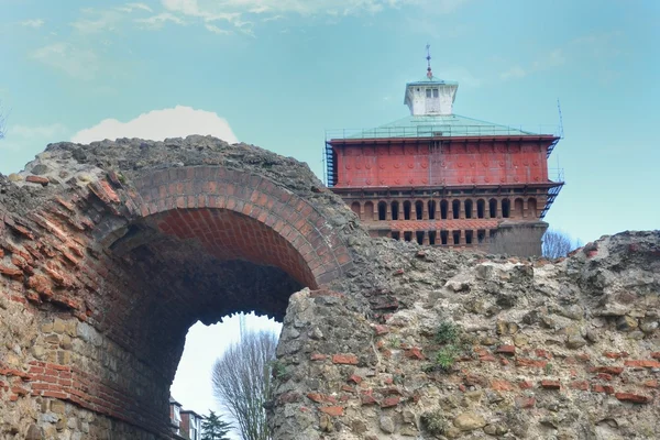 Roman Wall and jumbo water tower Colchester — Stock Photo, Image
