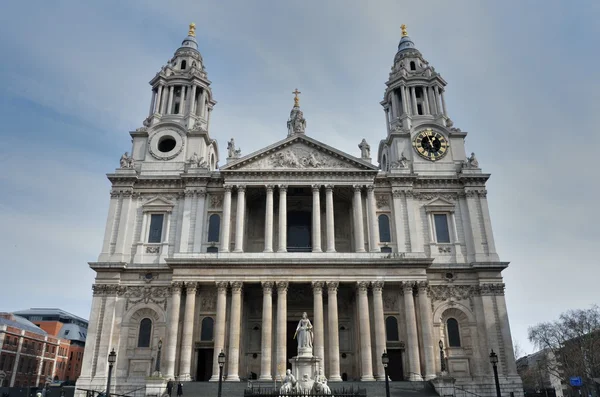 Front St Pauls Cathedral — Zdjęcie stockowe