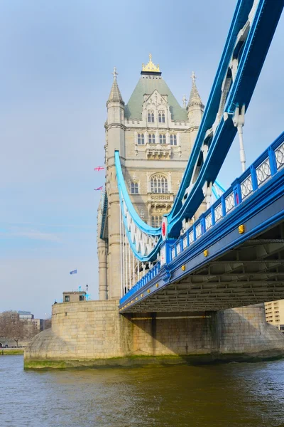 Tower Bridge portré szempontból — Stock Fotó