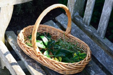 Hasır sepet kesme otlar