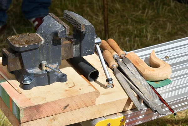 Vice and woodworking tools — Stock Photo, Image