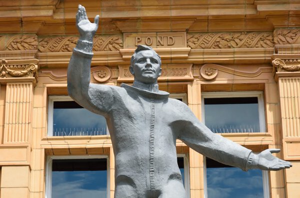 Yiur gagarin statue waving