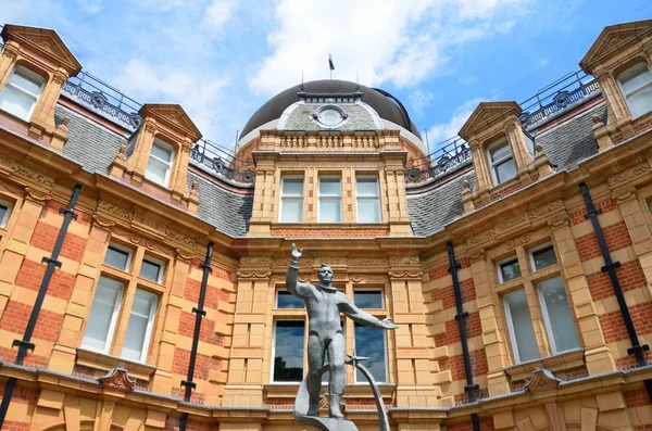 Yuri Gagarin statue waving in front of Royal Observatory greenwich london — ストック写真