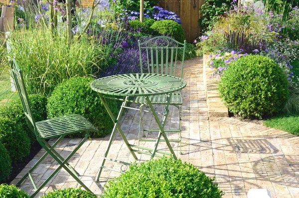 Hierro fundido muebles de jardín al aire libre — Foto de Stock