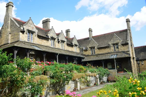 Almshouses en terrenos del antiguo hospital de caridad Imágenes de stock libres de derechos