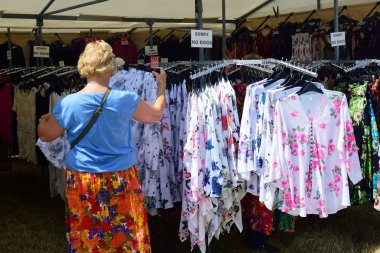 Dressses satışa açık ahır