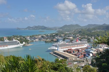 İki yolcu gemisi St Lucia başkenti