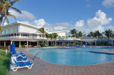 Selfridges işareti tatil kompleksi içinde Karayip Adası, st lucia Yüzme Havuzu kompleksi ile bronz