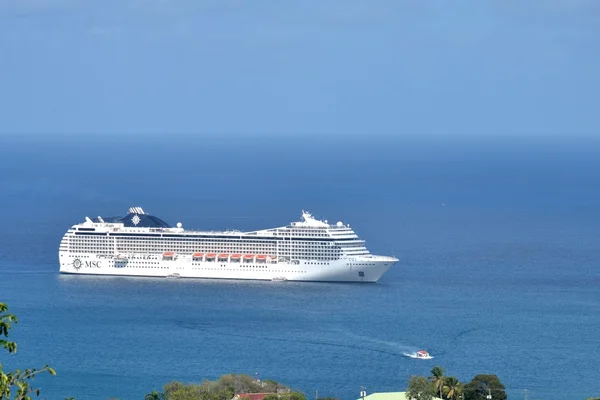 Cruise gemi limana geliyor