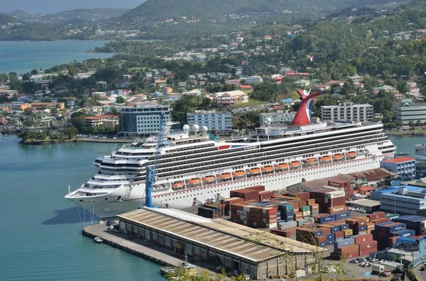 Crucero grande en puerto de castries Santa Lucía —  Fotos de Stock