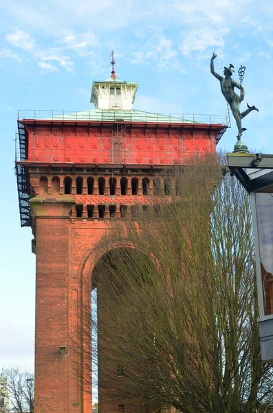 Colchester jumbo su kulesi Mercury figürü ön planda — Stok fotoğraf