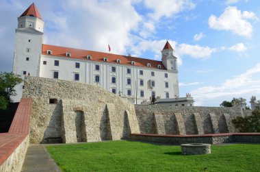 Bratislava Castle Hill alttan