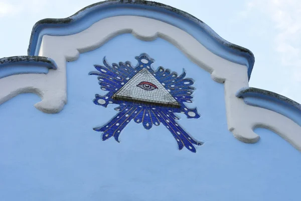 Boze oog detail van blauw kerk Bratislava, Slowakije — Stockfoto