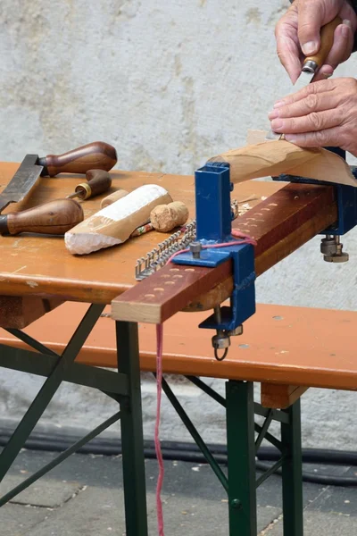 Man woodcarving on bench — Stock Photo, Image