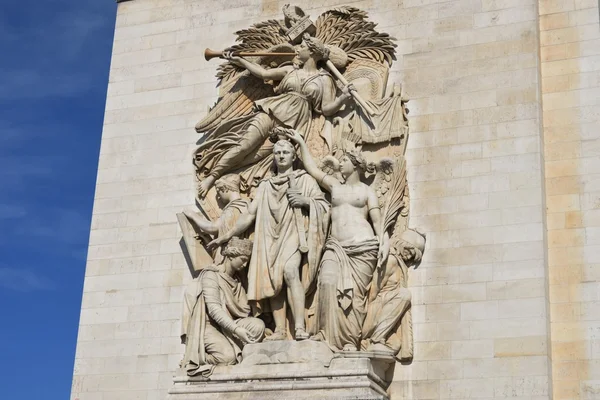 Sculpture sur le côté de l'arc de triomphe — Photo