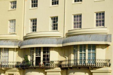 İngiltere'de bina krem sahil