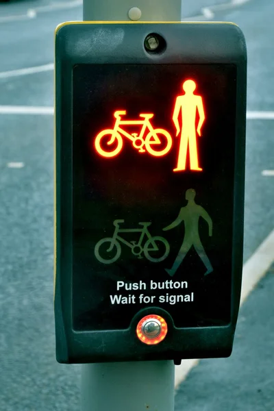 Пішохідний керуючий сигнал на червоний — стокове фото