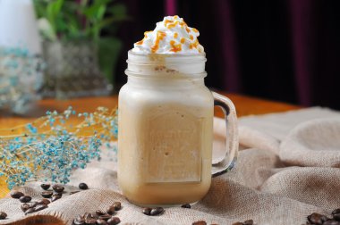Karamelli çikolatalı milkshake