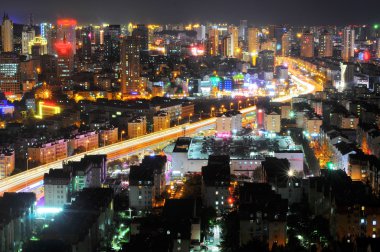 Qingdao şehir gece