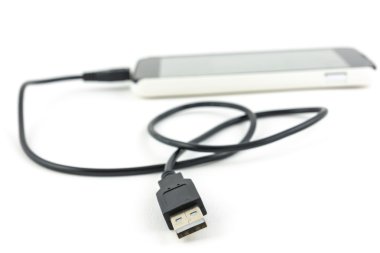 Akıllı telefona bağlı mikro usb kablosu